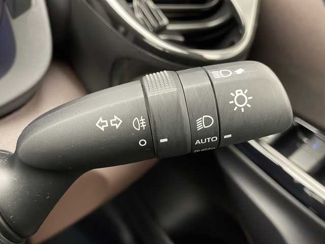 トヨタ ヤリスクロス Z 長野県 2020(令2)年 3.2万km ホワイトパールクリスタルシャイン ４WD/モデリスタエアロ/ディスプレイオーディオ/ナビキット/CD/DVDデッキ/　BT/USB/Miracast/バックカメラ/ビルトインETC/前後ドライブレコーダー/前席シートヒーター /トヨタセーフティセンス/プリクラッシュセーフティ/レーダークルーズコントロール/レーンディパーチャーアラート /クリアランスソナー/オートマチックハイビーム/ダウンヒルアシストコントロール/LEDヘッドライト/フォグライト/オートライト/プッシュスタート/スマートキー/純正フロアマット/・社外AW付スタッドレス積込(205/65/R16)/・保証書、取説