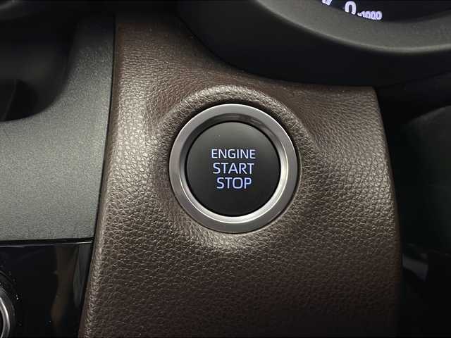 トヨタ ヤリスクロス Z 長野県 2020(令2)年 3.2万km ホワイトパールクリスタルシャイン ４WD/モデリスタエアロ/ディスプレイオーディオ/ナビキット/CD/DVDデッキ/　BT/USB/Miracast/バックカメラ/ビルトインETC/前後ドライブレコーダー/前席シートヒーター /トヨタセーフティセンス/プリクラッシュセーフティ/レーダークルーズコントロール/レーンディパーチャーアラート /クリアランスソナー/オートマチックハイビーム/ダウンヒルアシストコントロール/LEDヘッドライト/フォグライト/オートライト/プッシュスタート/スマートキー/純正フロアマット/・社外AW付スタッドレス積込(205/65/R16)/・保証書、取説