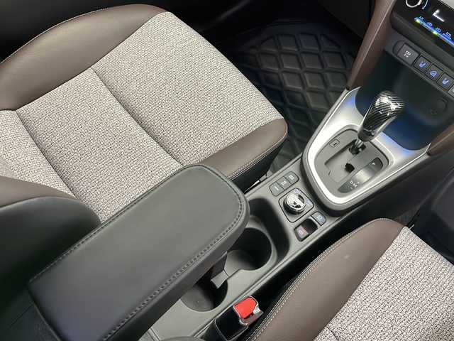 トヨタ ヤリスクロス Z 長野県 2020(令2)年 3.2万km ホワイトパールクリスタルシャイン ４WD/モデリスタエアロ/ディスプレイオーディオ/ナビキット/CD/DVDデッキ/　BT/USB/Miracast/バックカメラ/ビルトインETC/前後ドライブレコーダー/前席シートヒーター /トヨタセーフティセンス/プリクラッシュセーフティ/レーダークルーズコントロール/レーンディパーチャーアラート /クリアランスソナー/オートマチックハイビーム/ダウンヒルアシストコントロール/LEDヘッドライト/フォグライト/オートライト/プッシュスタート/スマートキー/純正フロアマット/・社外AW付スタッドレス積込(205/65/R16)/・保証書、取説