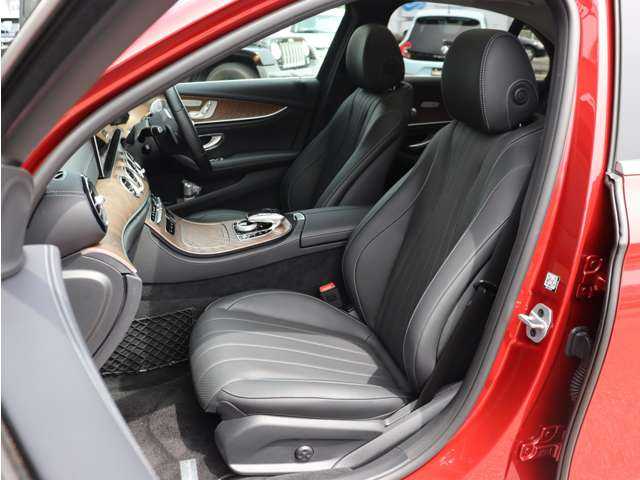 メルセデス・ベンツ Ｅ４５０ 4マチック エクスクルーシブ 長野県 2019(令1)年 2.2万km 赤 パノラマサンルーフ/黒革シート /純正ナビ/フルセグTV /360° カメラ/HUD /CarPlay /Burmester /マルチビームLED /パワーシート/全席ヒーター/ベンチレーション /パワーバックドア /エアサス /純正18AW