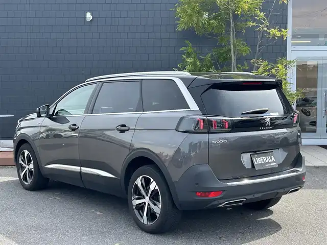 プジョー ５００８ GT ブルーHDi 滋賀県 2022(令4)年 3.1万km グレーⅡ ・サンルーフ/・アダプティブクルーズコントロール/・純正ディスプレイオーディオ/（BT/USB/CarPlay）/・バックカメラ／サイドカメラ/・半革シート／シートヒーター/・前後ドライブレコーダー/・ＥＴＣ/・純正１８ＡＷ/・レーンキープアシスト/・電動テールゲート/・運転席マッサージ機能付き/・オートマチックハイビーム