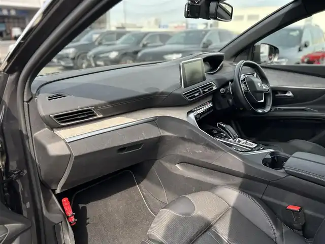 プジョー ５００８ GT ブルーHDi 滋賀県 2022(令4)年 3.1万km グレーⅡ ・サンルーフ/・アダプティブクルーズコントロール/・純正ディスプレイオーディオ/（BT/USB/CarPlay）/・バックカメラ／サイドカメラ/・半革シート／シートヒーター/・前後ドライブレコーダー/・ＥＴＣ/・純正１８ＡＷ/・レーンキープアシスト/・電動テールゲート/・運転席マッサージ機能付き/・オートマチックハイビーム