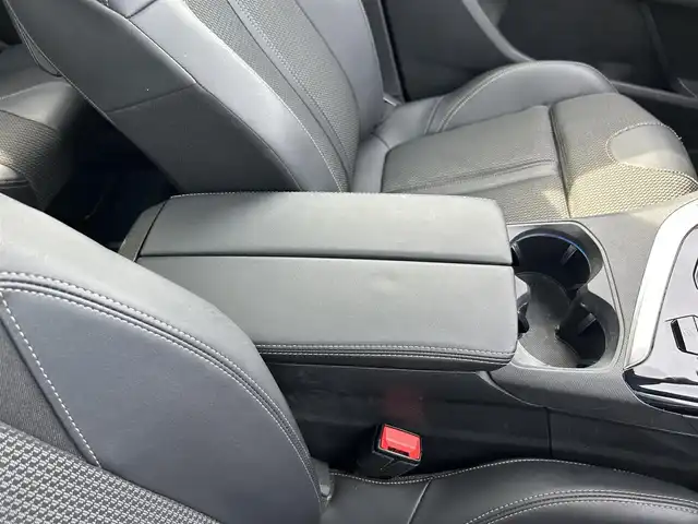 プジョー ５００８ GT ブルーHDi 滋賀県 2022(令4)年 3.1万km グレーⅡ ・サンルーフ/・アダプティブクルーズコントロール/・純正ディスプレイオーディオ/（BT/USB/CarPlay）/・バックカメラ／サイドカメラ/・半革シート／シートヒーター/・前後ドライブレコーダー/・ＥＴＣ/・純正１８ＡＷ/・レーンキープアシスト/・電動テールゲート/・運転席マッサージ機能付き/・オートマチックハイビーム