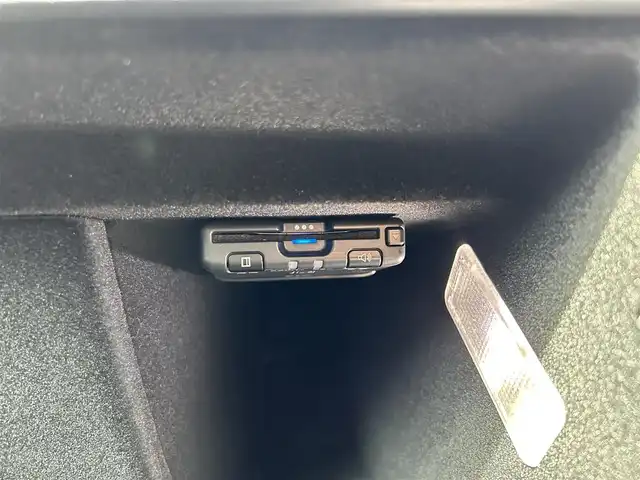 プジョー ５００８ GT ブルーHDi 滋賀県 2022(令4)年 3.1万km グレーⅡ ・サンルーフ/・アダプティブクルーズコントロール/・純正ディスプレイオーディオ/（BT/USB/CarPlay）/・バックカメラ／サイドカメラ/・半革シート／シートヒーター/・前後ドライブレコーダー/・ＥＴＣ/・純正１８ＡＷ/・レーンキープアシスト/・電動テールゲート/・運転席マッサージ機能付き/・オートマチックハイビーム