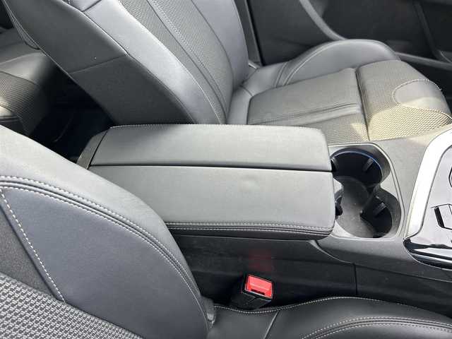 プジョー ５００８ GT ブルーHDi 滋賀県 2022(令4)年 3.1万km グレー ・サンルーフ/・アダプティブクルーズコントロール/・純正ディスプレイオーディオ/（BT/USB/CarPlay）/・バックカメラ／サイドカメラ/・半革シート／シートヒーター/・前後ドライブレコーダー/・ＥＴＣ/・純正１８ＡＷ/・レーンキープアシスト/・電動テールゲート/・運転席マッサージ機能付き/・オートマチックハイビーム