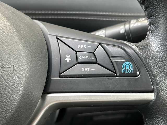 日産 セレナ ハイウェイスター プロパイロットED 静岡県 2017(平29)年 8.2万km ブリリアントホワイトパール 【主要装備】/プロパイロット　/アルパインナビ　/アルパイン後席フリップダウンモニター　/オートホールド　/両側パワースライドドア　/ステアリングスイッチ　/ドライブレコーダー　/アイドリングストップ　/スマートキー/プッシュスタート/純正16インチアルミホイール