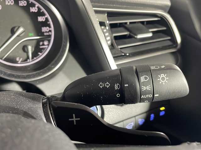 トヨタ カムリ WSレザーパッケージ 沖縄県 2019(平31)年 3.7万km エモーショナルレッドⅡ 禁煙車/純正ナビ付ディスプレイオーディオ(BT/フルセグ/ラジオ/CD/DVD/AUX/USB/Carplay)/BSM（ブラインドスポットモニター）/HUD（ヘッドアップディスプレイ）/トヨタセーフティーセンス/プリクラッシュブレーキ/クリアランスソナー/オートハイビーム/レーダークルーズコントロール/シートヒーター(D/N席)/パワーシート（D/N席）/レザーシート/パドルシフト/ビルドインETC/社外ドラレコ（前後）/電子パーキングブレーキ/オートホールド/LEDヘッドライト/純正18インチアルミホイール/純正フロアマット/純正ドアバイザー/革巻きステアリング/スペアキー