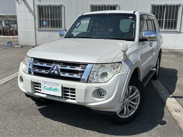 三菱 パジェロ ロング スーパーエクシード 富山県 2012(平24)年 10.4万km ウォームホワイトパール サンルーフ/４WD/レザーシート/3例シート/パワーシート（D／N）/メーカーオプションナビ/BT接続・フルセグTV/クルーズコントロール/シートヒーター/バックカメラ/フォグランプ/純正１８インチAW/純正ドアバイザー/純正フロアマット/横滑り防止装置/スペアキー/電動格納ウインカーミラー/ETC/ナビ取扱説明書/スペアキー/社外AWスタッドレス車載（265/60R18）