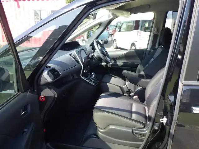 日産 セレナ e－パワー ハイウェイスター V 千葉県 2019(令1)年 6.3万km ダイヤモンドブラック エマージェンシーブレーキ/プロパイロット/インテリジェントクルーズコントロール/両側パワースライドドア/9インチ純正SDナビ/地デジTV/【BD/DVD/CD再生機能　Bluetooth接続】/アラウンドビューモニター/ドライブレコーダー/革巻きステアリング/ステアリングスイッチ/ETC/LEDヘッドライト/ウインカーミラー/コーナーセンサー/社外17インチアルミホイル/サイド/カーテンエアバッグ/インテリジェントキー