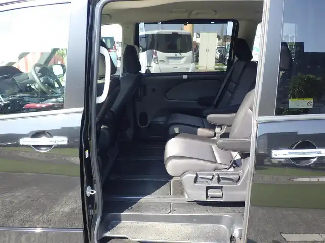 日産 セレナ e－パワー ハイウェイスター V 千葉県 2019(令1)年 6.3万km ダイヤモンドブラック エマージェンシーブレーキ/プロパイロット/インテリジェントクルーズコントロール/両側パワースライドドア/9インチ純正SDナビ/地デジTV/【BD/DVD/CD再生機能　Bluetooth接続】/アラウンドビューモニター/ドライブレコーダー/革巻きステアリング/ステアリングスイッチ/ETC/LEDヘッドライト/ウインカーミラー/コーナーセンサー/社外17インチアルミホイル/サイド/カーテンエアバッグ/インテリジェントキー
