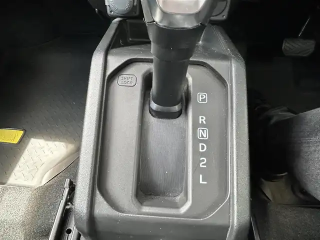 スズキ ジムニー XC 福岡県 2018(平30)年 1.4万km ジャングルグリーン ワンオーナー/4WD/軽量衝撃吸収ボディー/プリクラッシュセーフティ/デュアルセンサーブレーキ/横滑り防止装置/レーンキープアシスト/Panasonic8インチナビ/（BLUETOOTH/フルセグ/CD/DVD)/バックカメラ/クルーズコントロール/LEDライト/オートライト/シートヒーター/純正16インチAW/スマートキー/ドライブレコーダー/ETC/保証書/取扱説明書