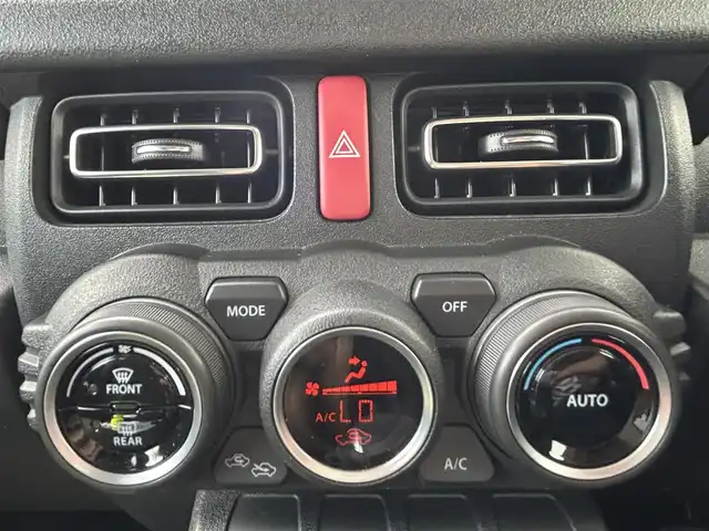 スズキ ジムニー XC 福岡県 2018(平30)年 1.4万km ジャングルグリーン ワンオーナー/4WD/軽量衝撃吸収ボディー/プリクラッシュセーフティ/デュアルセンサーブレーキ/横滑り防止装置/レーンキープアシスト/Panasonic8インチナビ/（BLUETOOTH/フルセグ/CD/DVD)/バックカメラ/クルーズコントロール/LEDライト/オートライト/シートヒーター/純正16インチAW/スマートキー/ドライブレコーダー/ETC/保証書/取扱説明書