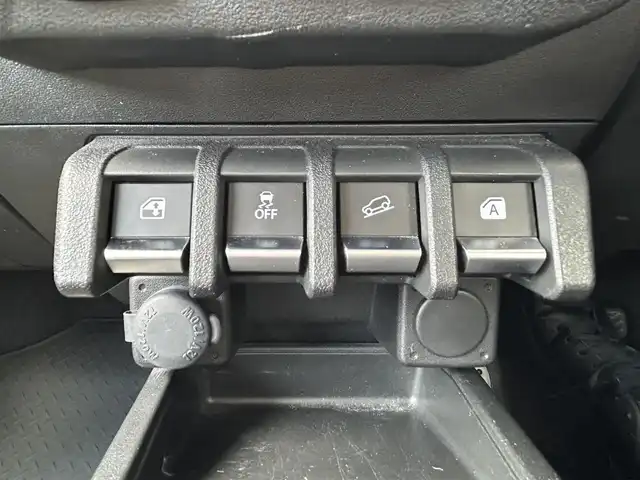 スズキ ジムニー XC 福岡県 2018(平30)年 1.4万km ジャングルグリーン ワンオーナー/4WD/軽量衝撃吸収ボディー/プリクラッシュセーフティ/デュアルセンサーブレーキ/横滑り防止装置/レーンキープアシスト/Panasonic8インチナビ/（BLUETOOTH/フルセグ/CD/DVD)/バックカメラ/クルーズコントロール/LEDライト/オートライト/シートヒーター/純正16インチAW/スマートキー/ドライブレコーダー/ETC/保証書/取扱説明書
