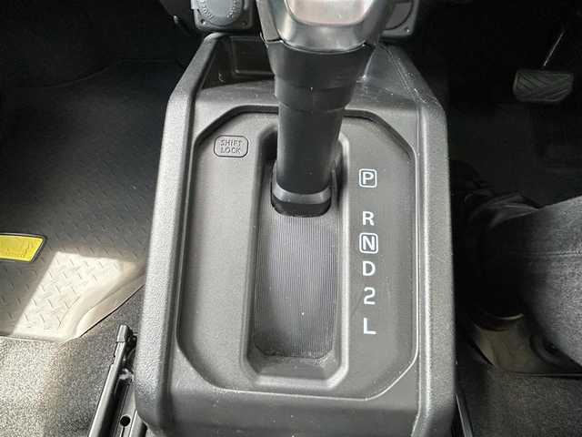 スズキ ジムニー XC 福岡県 2018(平30)年 1.4万km ジャングルグリーン ワンオーナー/4WD/軽量衝撃吸収ボディー/プリクラッシュセーフティ/デュアルセンサーブレーキ/横滑り防止装置/レーンキープアシスト/Panasonic8インチナビ/（BLUETOOTH/フルセグ/CD/DVD)/バックカメラ/クルーズコントロール/LEDライト/オートライト/シートヒーター/純正16インチAW/スマートキー/ドライブレコーダー/ETC/保証書/取扱説明書