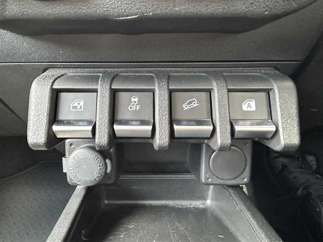 スズキ ジムニー XC 福岡県 2018(平30)年 1.4万km ジャングルグリーン ワンオーナー/4WD/軽量衝撃吸収ボディー/プリクラッシュセーフティ/デュアルセンサーブレーキ/横滑り防止装置/レーンキープアシスト/Panasonic8インチナビ/（BLUETOOTH/フルセグ/CD/DVD)/バックカメラ/クルーズコントロール/LEDライト/オートライト/シートヒーター/純正16インチAW/スマートキー/ドライブレコーダー/ETC/保証書/取扱説明書