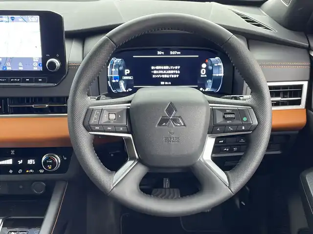 三菱 アウトランダー ＰＨＥＶ P 鹿児島県 2022(令4)年 4.1万km 茶 純正ナビ/（BT/フルセグTV）/パドルシフト/BOSEプレミアムサウンド/アラウンドビューモニター/マイパイロット/ブラインドスポットモニター/電動リアゲート/レザーシート/シートヒーター/パワーシート/ステアリングヒーター/オートライト/オートマチックハイビーム/スマートキー/プッシュスタート/リアサンシェード