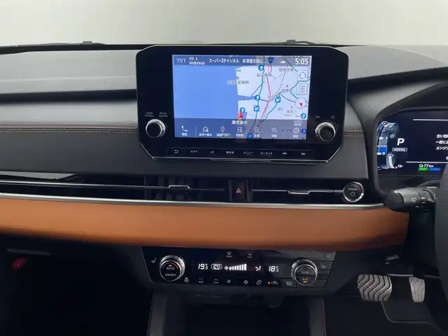 三菱 アウトランダー ＰＨＥＶ P 鹿児島県 2022(令4)年 4.1万km 茶 純正ナビ/（BT/フルセグTV）/パドルシフト/BOSEプレミアムサウンド/アラウンドビューモニター/マイパイロット/ブラインドスポットモニター/電動リアゲート/レザーシート/シートヒーター/パワーシート/ステアリングヒーター/オートライト/オートマチックハイビーム/スマートキー/プッシュスタート/リアサンシェード