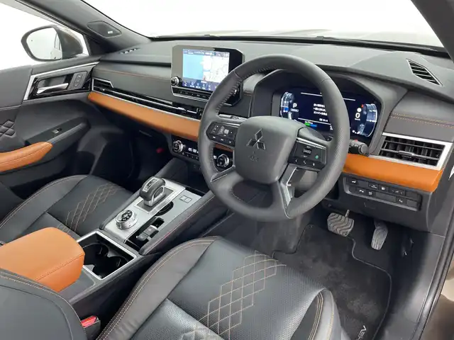 三菱 アウトランダー ＰＨＥＶ P 鹿児島県 2022(令4)年 4.1万km 茶 純正ナビ/（BT/フルセグTV）/パドルシフト/BOSEプレミアムサウンド/アラウンドビューモニター/マイパイロット/ブラインドスポットモニター/電動リアゲート/レザーシート/シートヒーター/パワーシート/ステアリングヒーター/オートライト/オートマチックハイビーム/スマートキー/プッシュスタート/リアサンシェード