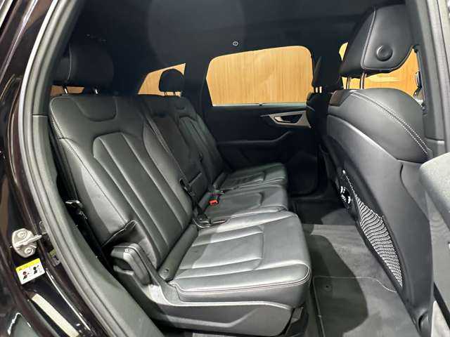 アウディ Ｑ７ 55TFSIクワトロアダプティブエアサスペンション 千葉県 2018(平30)年 4.3万km ディープブラックパールエフェクト ７シーターＰＫＧ　/パノラマＳＲ　/マトリクスＬＥＤ　/黒革シート　/ＡＣＣ　/ナビ　/３６０°　/Ｂｌｕｅｔｏｏｔｈ接続　/電動シート　/シートＨ　/純正２１インチＡＷ　/バーチャルコックピット
