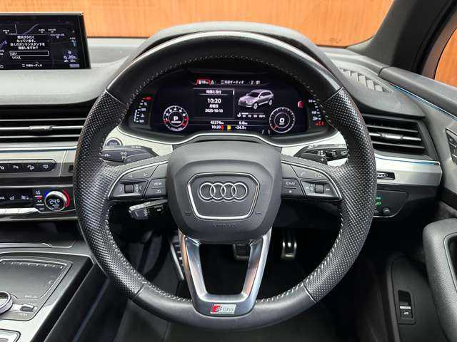 アウディ Ｑ７ 55TFSIクワトロアダプティブエアサスペンション 千葉県 2018(平30)年 4.3万km ディープブラックパールエフェクト ７シーターＰＫＧ　/パノラマＳＲ　/マトリクスＬＥＤ　/黒革シート　/ＡＣＣ　/ナビ　/３６０°　/Ｂｌｕｅｔｏｏｔｈ接続　/電動シート　/シートＨ　/純正２１インチＡＷ　/バーチャルコックピット