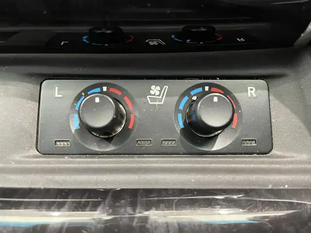 トヨタ アルファード S Cパッケージ 鹿児島県 2019(令1)年 1.9万km ホワイトパールクリスタルシャイン 禁煙車　/ツインムーンルーフ　/純正フリップダウンモニター　/純正９インチナビ　/トヨタセーフティセンス/前後コーナーセンサー/バックカメラ　/全席パワーシート　/両側パワースライドドア/前席シートヒーター/前席シートベンチレーション/ウッド調コンビハンドル　/LEDヘッドライト/ETC/純正アルミホイール/オートライト/オートマチックハイビーム