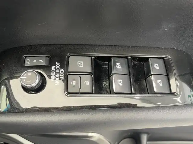 トヨタ アルファード S Cパッケージ 鹿児島県 2019(令1)年 1.9万km ホワイトパールクリスタルシャイン 禁煙車　/ツインムーンルーフ　/純正フリップダウンモニター　/純正９インチナビ　/トヨタセーフティセンス/前後コーナーセンサー/バックカメラ　/全席パワーシート　/両側パワースライドドア/前席シートヒーター/前席シートベンチレーション/ウッド調コンビハンドル　/LEDヘッドライト/ETC/純正アルミホイール/オートライト/オートマチックハイビーム