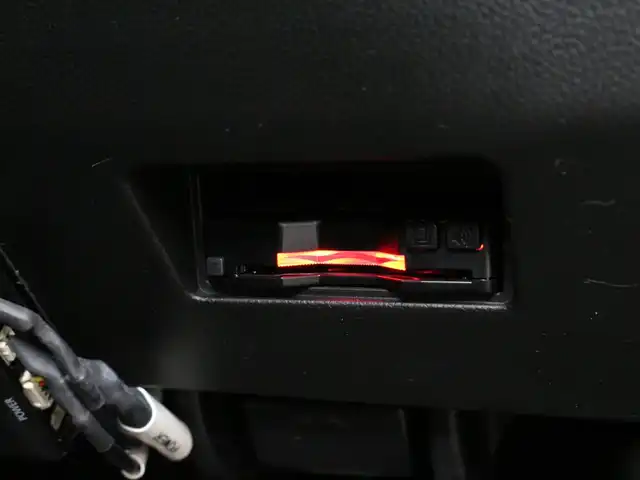 スズキ スイフト スポーツ 三重県 2023(令5)年 2.9万km スーパーブラックパール ワンオーナー /セーフティサポート /アイドリングストップ/ストラーダSDナビ・地デジTV/・DVD/CD/・Bluetooth/全方位ミニター用カメラパッケージ/バックソナー/アダプティブクルーズコントロール/ブラインドスポットモニター/シートヒーター/ビルトインETC/純正17インチアルミホイール/純正エアロ/LEDヘッドランプ/・オートライト/ハイビームアシスト/フロントフォグランプ/プッシュエンジンスタート/スマートキー×2/新車時保証書/取扱説明書