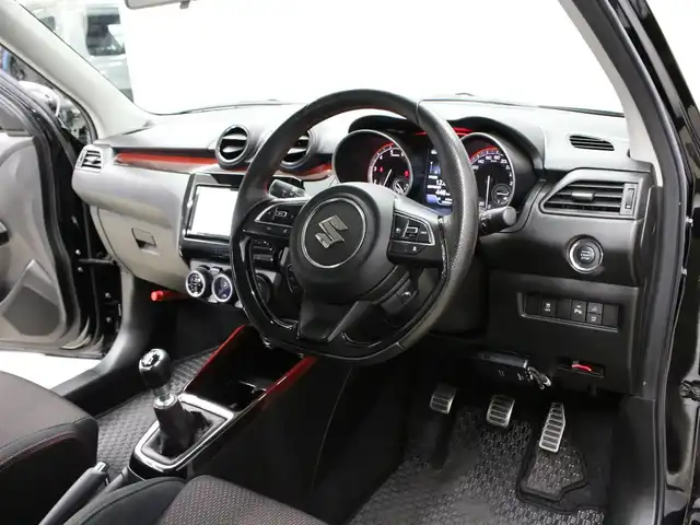 スズキ スイフト スポーツ 三重県 2023(令5)年 2.9万km スーパーブラックパール ワンオーナー /セーフティサポート /アイドリングストップ/ストラーダSDナビ・地デジTV/・DVD/CD/・Bluetooth/全方位ミニター用カメラパッケージ/バックソナー/アダプティブクルーズコントロール/ブラインドスポットモニター/シートヒーター/ビルトインETC/純正17インチアルミホイール/純正エアロ/LEDヘッドランプ/・オートライト/ハイビームアシスト/フロントフォグランプ/プッシュエンジンスタート/スマートキー×2/新車時保証書/取扱説明書