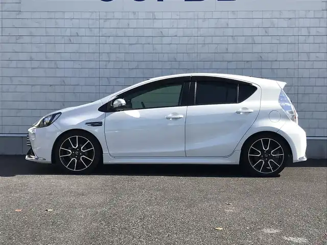 トヨタ アクア G G’s 栃木県 2014(平26)年 8.8万km ライムホワイトパールクリスタルシャイン (株)IDOMが運営する【じしゃロン小山店】の自社ローン対象車両になります。こちらは現金ご利用時の価格です。/自社ローンご希望の方は別途その旨お申付け下さい。//禁煙車/純正フルセグナビ/（CD/DVD/AM/FMラジオ）/(Bluetooth)/スマートキー/プッシュスタート/バックカメラ/ＥＴＣ/シートヒーター/ステアリングリモコン/電動格納ドアミラー/パワーウインドウ/オートライト/防眩ミラー