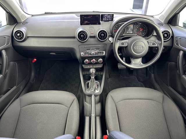 アウディ Ａ１ SB 1．0TFSI 奈良県 2016(平28)年 2.7万km グレイシアホワイトメタリック 純正ナビ/Bluetooth CD フルセグTV/バックカメラ/LEDヘッドライト/純正15インチAW/コーナーセンサー/アイドリングストップ/オートライト/ETC