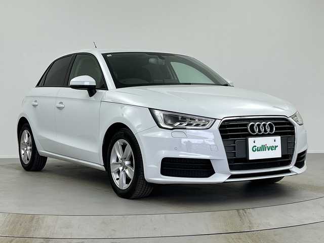 アウディ Ａ１ SB 1．0TFSI 奈良県 2016(平28)年 2.7万km グレイシアホワイトメタリック 純正ナビ/Bluetooth CD フルセグTV/バックカメラ/LEDヘッドライト/純正15インチAW/コーナーセンサー/アイドリングストップ/オートライト/ETC