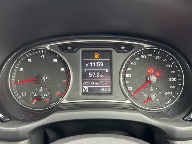 アウディ Ａ１ SB 1．0TFSI 奈良県 2016(平28)年 2.7万km グレイシアホワイトメタリック 純正ナビ/Bluetooth CD フルセグTV/バックカメラ/LEDヘッドライト/純正15インチAW/コーナーセンサー/アイドリングストップ/オートライト/ETC