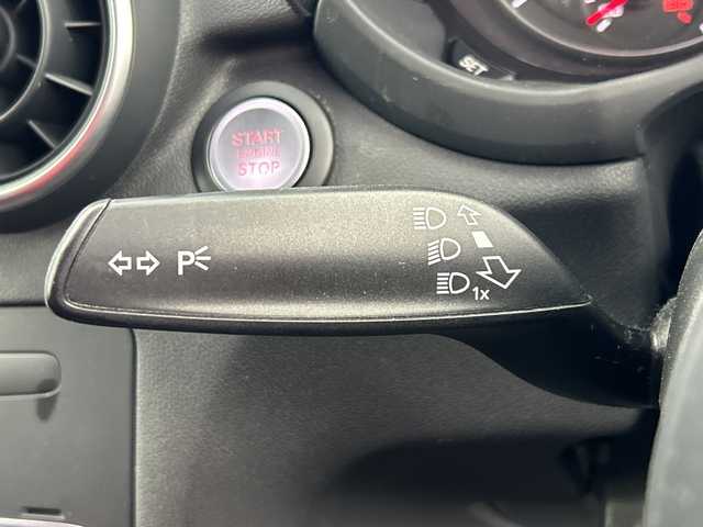 アウディ Ａ１ SB 1．0TFSI 奈良県 2016(平28)年 2.7万km グレイシアホワイトメタリック 純正ナビ/Bluetooth CD フルセグTV/バックカメラ/LEDヘッドライト/純正15インチAW/コーナーセンサー/アイドリングストップ/オートライト/ETC