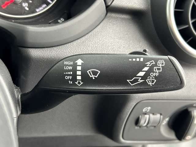 アウディ Ａ１ SB 1．0TFSI 奈良県 2016(平28)年 2.7万km グレイシアホワイトメタリック 純正ナビ/Bluetooth CD フルセグTV/バックカメラ/LEDヘッドライト/純正15インチAW/コーナーセンサー/アイドリングストップ/オートライト/ETC