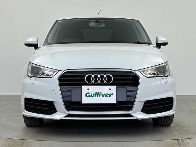 アウディ Ａ１ SB 1．0TFSI 奈良県 2016(平28)年 2.7万km グレイシアホワイトメタリック 純正ナビ/Bluetooth CD フルセグTV/バックカメラ/LEDヘッドライト/純正15インチAW/コーナーセンサー/アイドリングストップ/オートライト/ETC