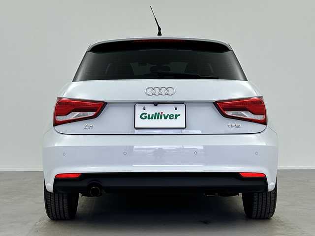 アウディ Ａ１ SB 1．0TFSI 奈良県 2016(平28)年 2.7万km グレイシアホワイトメタリック 純正ナビ/Bluetooth CD フルセグTV/バックカメラ/LEDヘッドライト/純正15インチAW/コーナーセンサー/アイドリングストップ/オートライト/ETC