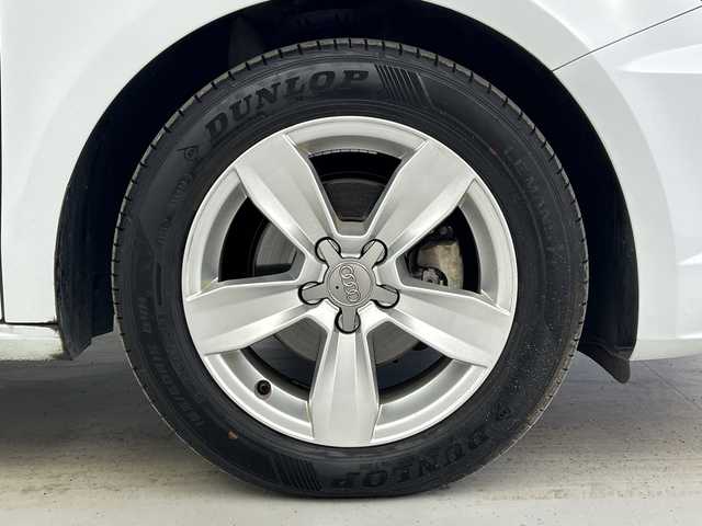 アウディ Ａ１ SB 1．0TFSI 奈良県 2016(平28)年 2.7万km グレイシアホワイトメタリック 純正ナビ/Bluetooth CD フルセグTV/バックカメラ/LEDヘッドライト/純正15インチAW/コーナーセンサー/アイドリングストップ/オートライト/ETC