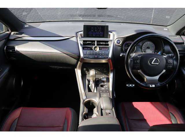 レクサス ＮＸ 300h Fスポーツ 大分県 2017(平29)年 6.5万km ブラック ワンオーナー/レクサスセーフティシステム＋/取扱説明書/保証書/サンルーフ/三眼LEDヘッドライト/純正ナビ/地デジ/Bluetooth/バックカメラ/赤革/シートヒーター/パワーシート/ステアリングヒーター/純正18インチAW/純正フロアマット/ETC