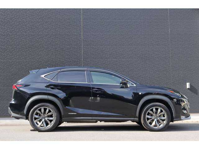 レクサス ＮＸ 300h Fスポーツ 大分県 2017(平29)年 6.5万km ブラック ワンオーナー/レクサスセーフティシステム＋/取扱説明書/保証書/サンルーフ/三眼LEDヘッドライト/純正ナビ/地デジ/Bluetooth/バックカメラ/赤革/シートヒーター/パワーシート/ステアリングヒーター/純正18インチAW/純正フロアマット/ETC