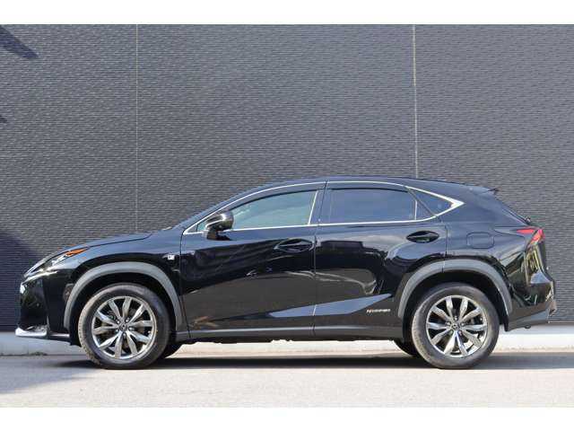 レクサス ＮＸ 300h Fスポーツ 大分県 2017(平29)年 6.5万km ブラック ワンオーナー/レクサスセーフティシステム＋/取扱説明書/保証書/サンルーフ/三眼LEDヘッドライト/純正ナビ/地デジ/Bluetooth/バックカメラ/赤革/シートヒーター/パワーシート/ステアリングヒーター/純正18インチAW/純正フロアマット/ETC