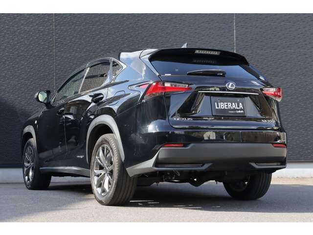 レクサス ＮＸ 300h Fスポーツ 大分県 2017(平29)年 6.5万km ブラック ワンオーナー/レクサスセーフティシステム＋/取扱説明書/保証書/サンルーフ/三眼LEDヘッドライト/純正ナビ/地デジ/Bluetooth/バックカメラ/赤革/シートヒーター/パワーシート/ステアリングヒーター/純正18インチAW/純正フロアマット/ETC