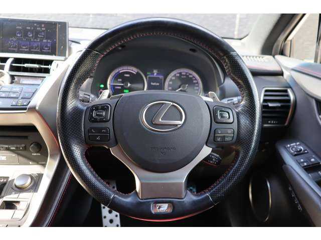 レクサス ＮＸ 300h Fスポーツ 大分県 2017(平29)年 6.5万km ブラック ワンオーナー/レクサスセーフティシステム＋/取扱説明書/保証書/サンルーフ/三眼LEDヘッドライト/純正ナビ/地デジ/Bluetooth/バックカメラ/赤革/シートヒーター/パワーシート/ステアリングヒーター/純正18インチAW/純正フロアマット/ETC