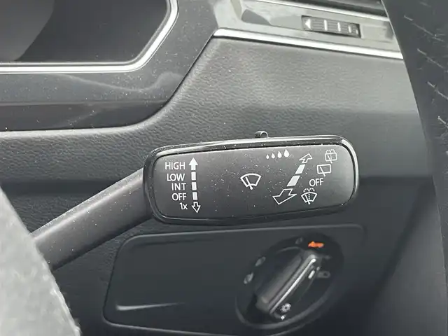 フォルクスワーゲン ティグアン TSI ハイライン 宮城県 2018(平30)年 8.5万km 黒 純正ナビ/フルセグTV/Bluetooth/前席シートヒーター/レーダークルーズコントロール/レーンキープアシスト/サイドアシスト/リアトラフィックアラート/フロントアシスト/パーキングアシスト/全周囲モニター/純正マット/純正AW