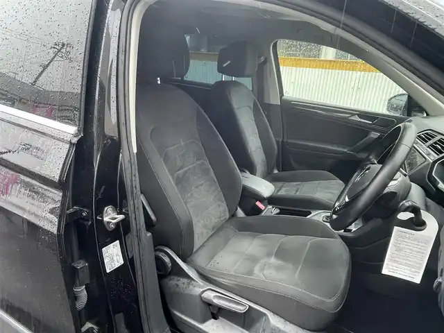 フォルクスワーゲン ティグアン TSI ハイライン 宮城県 2018(平30)年 8.5万km 黒 純正ナビ/フルセグTV/Bluetooth/前席シートヒーター/レーダークルーズコントロール/レーンキープアシスト/サイドアシスト/リアトラフィックアラート/フロントアシスト/パーキングアシスト/全周囲モニター/純正マット/純正AW