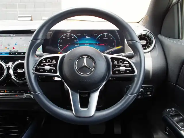 メルセデス・ベンツ ＧＬＡ２００ｄ 4マチック 埼玉県 2020(令2)年 3.3万km デジタルホワイト ブラックハーフレザーシート/レーダーセーフティパッケージ/レーンキープアシス/ブラインドスポットモニター/全周囲カメラ /パークセンサー /COMANDシステム /ETC2.0 /シートヒーター /純正18インチアルミホイール