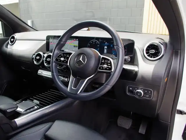 メルセデス・ベンツ ＧＬＡ２００ｄ 4マチック 埼玉県 2020(令2)年 3.3万km デジタルホワイト ブラックハーフレザーシート/レーダーセーフティパッケージ/レーンキープアシス/ブラインドスポットモニター/全周囲カメラ /パークセンサー /COMANDシステム /ETC2.0 /シートヒーター /純正18インチアルミホイール