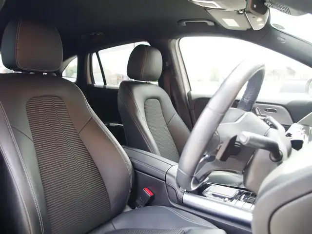 メルセデス・ベンツ ＧＬＡ２００ｄ 4マチック 埼玉県 2020(令2)年 3.3万km デジタルホワイト ブラックハーフレザーシート/レーダーセーフティパッケージ/レーンキープアシス/ブラインドスポットモニター/全周囲カメラ /パークセンサー /COMANDシステム /ETC2.0 /シートヒーター /純正18インチアルミホイール