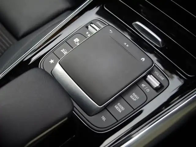メルセデス・ベンツ ＧＬＡ２００ｄ 4マチック 埼玉県 2020(令2)年 3.3万km デジタルホワイト ブラックハーフレザーシート/レーダーセーフティパッケージ/レーンキープアシス/ブラインドスポットモニター/全周囲カメラ /パークセンサー /COMANDシステム /ETC2.0 /シートヒーター /純正18インチアルミホイール