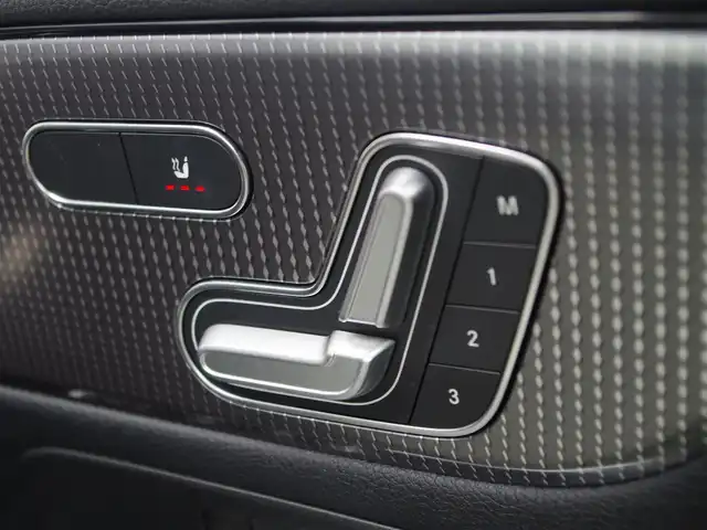 メルセデス・ベンツ ＧＬＡ２００ｄ 4マチック 埼玉県 2020(令2)年 3.3万km デジタルホワイト ブラックハーフレザーシート/レーダーセーフティパッケージ/レーンキープアシス/ブラインドスポットモニター/全周囲カメラ /パークセンサー /COMANDシステム /ETC2.0 /シートヒーター /純正18インチアルミホイール