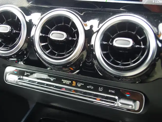メルセデス・ベンツ ＧＬＡ２００ｄ 4マチック 埼玉県 2020(令2)年 3.3万km デジタルホワイト ブラックハーフレザーシート/レーダーセーフティパッケージ/レーンキープアシス/ブラインドスポットモニター/全周囲カメラ /パークセンサー /COMANDシステム /ETC2.0 /シートヒーター /純正18インチアルミホイール